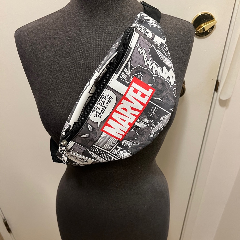 Marvel Monochrome Graphic Belt Bag